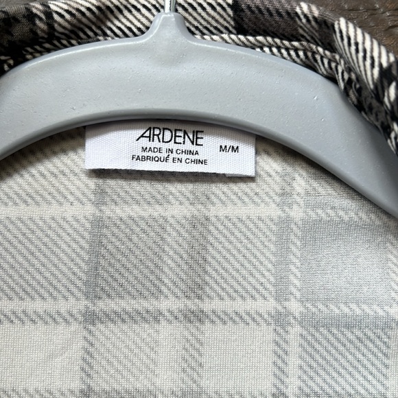 Women’s button down - Picture 2 of 4